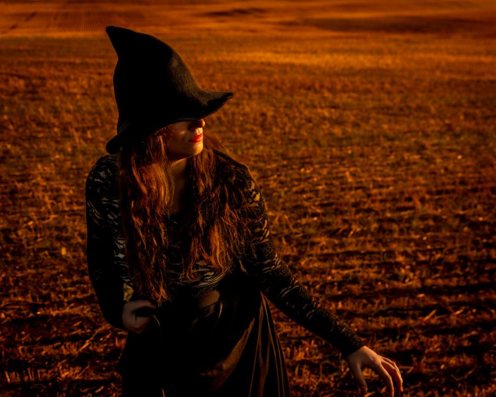 Plain Witch height=